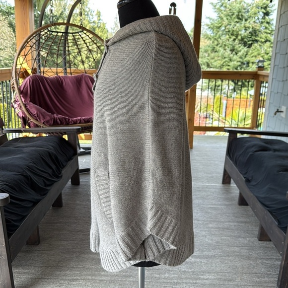Aritzia Talula | Cashmere - Angora Blend Knit Hooded Poncho - Picture 3 of 9